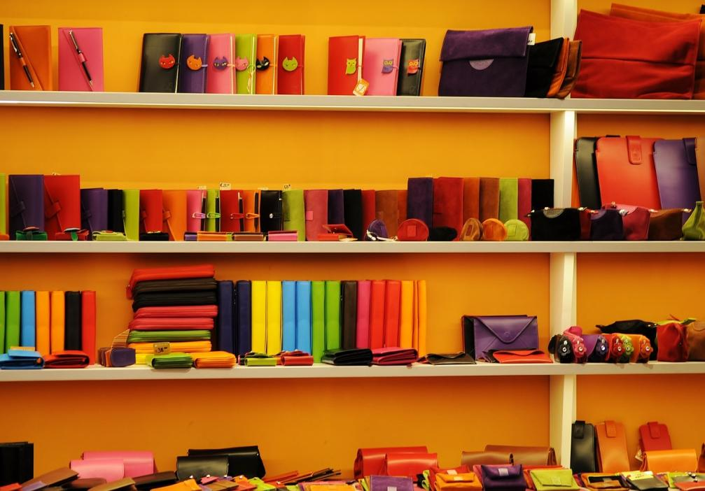 Holyale's infrastructure includes offices in key Chinese cities like Yiwu, Hangzhou, and Guangzhou, alongside a spacious warehouse exceeding 2000 square meters.