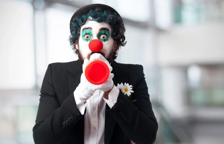clown-with-toy-trumpet April fools day